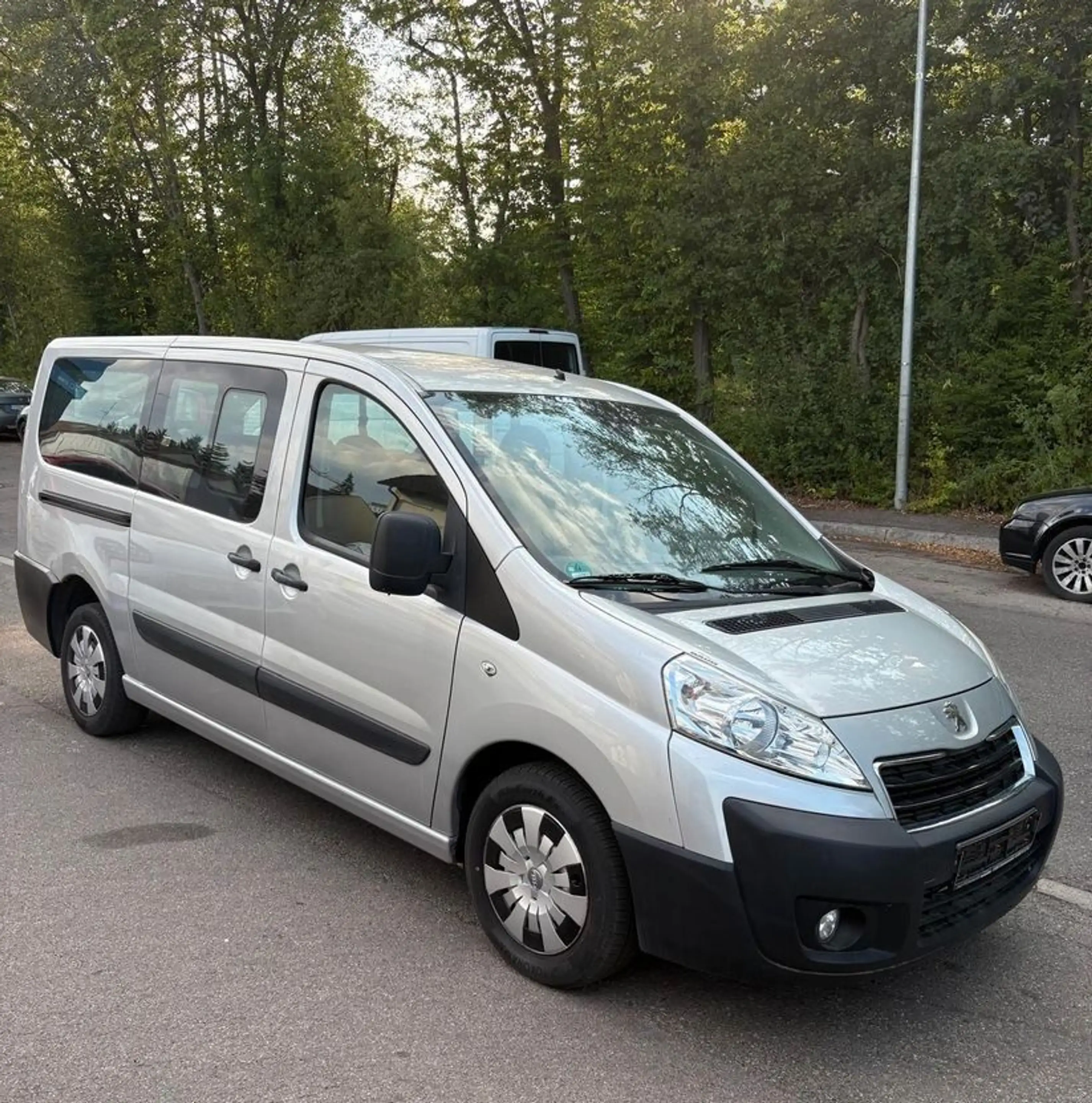 Peugeot Expert L2H1 Access**9-SITZE*KLIMA*AHK