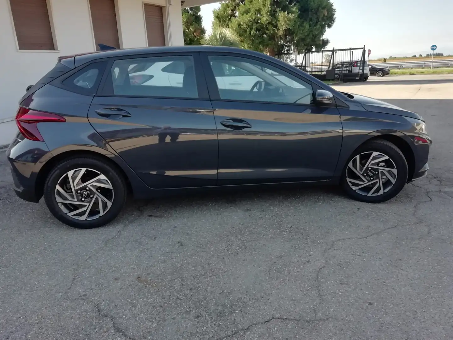 Hyundai i20 i20 5p 1.2 mpi Connectline 75cv Grau - 2