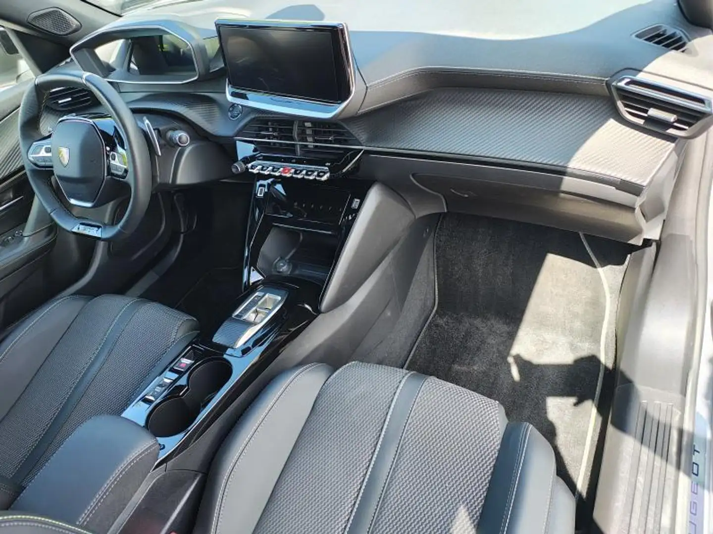 Peugeot 2008 GT / EAT8 Gris - 2