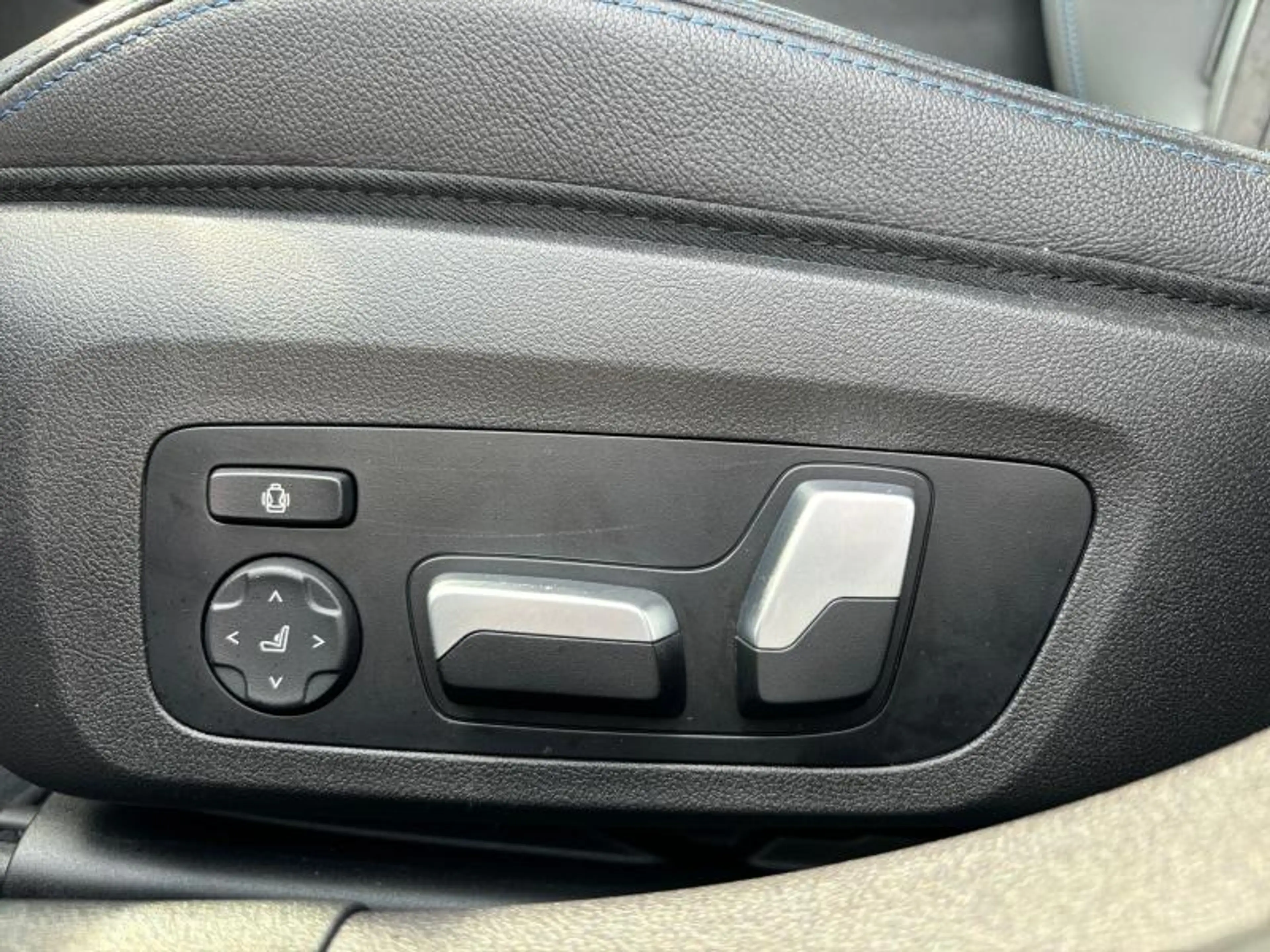 BMW 340 M340i xDrive — photo 11