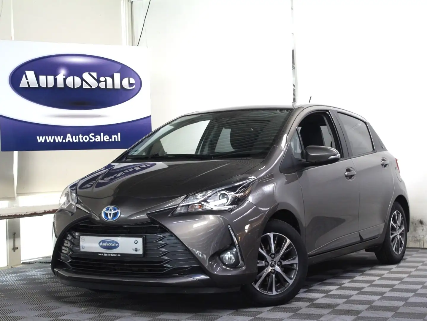 Toyota Yaris 1.5 Hybrid Y20 LUXE UITV. 2eEIG! NAV CAMRA STOELVW Grey - 1