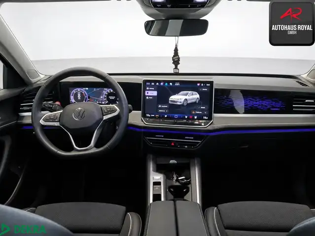 Volkswagen Passat view 4