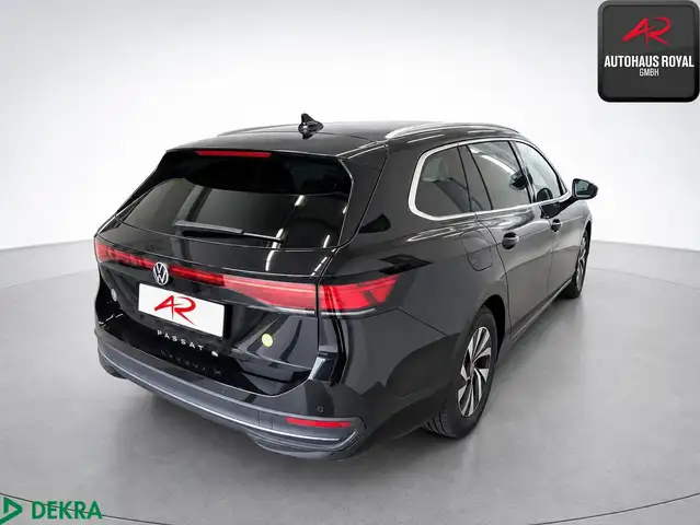 Volkswagen Passat view 3