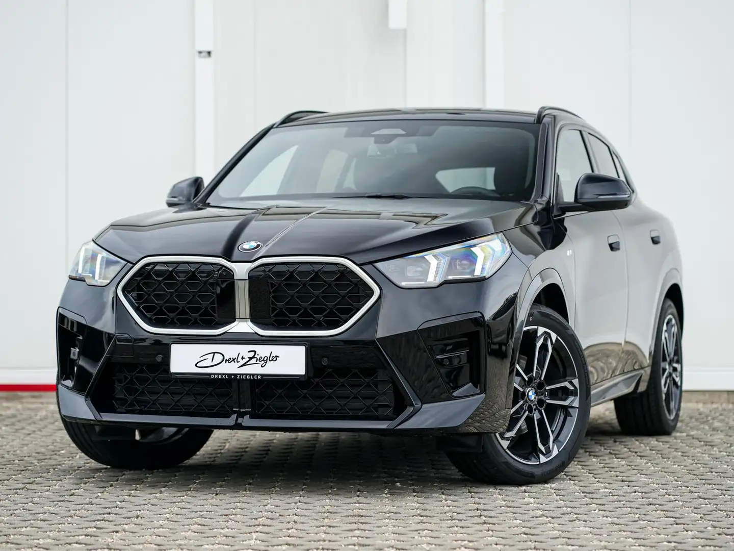 BMW X2 sDrive18d M Sport AHK ACC HuD PANO ParkPlus Schwarz - 1