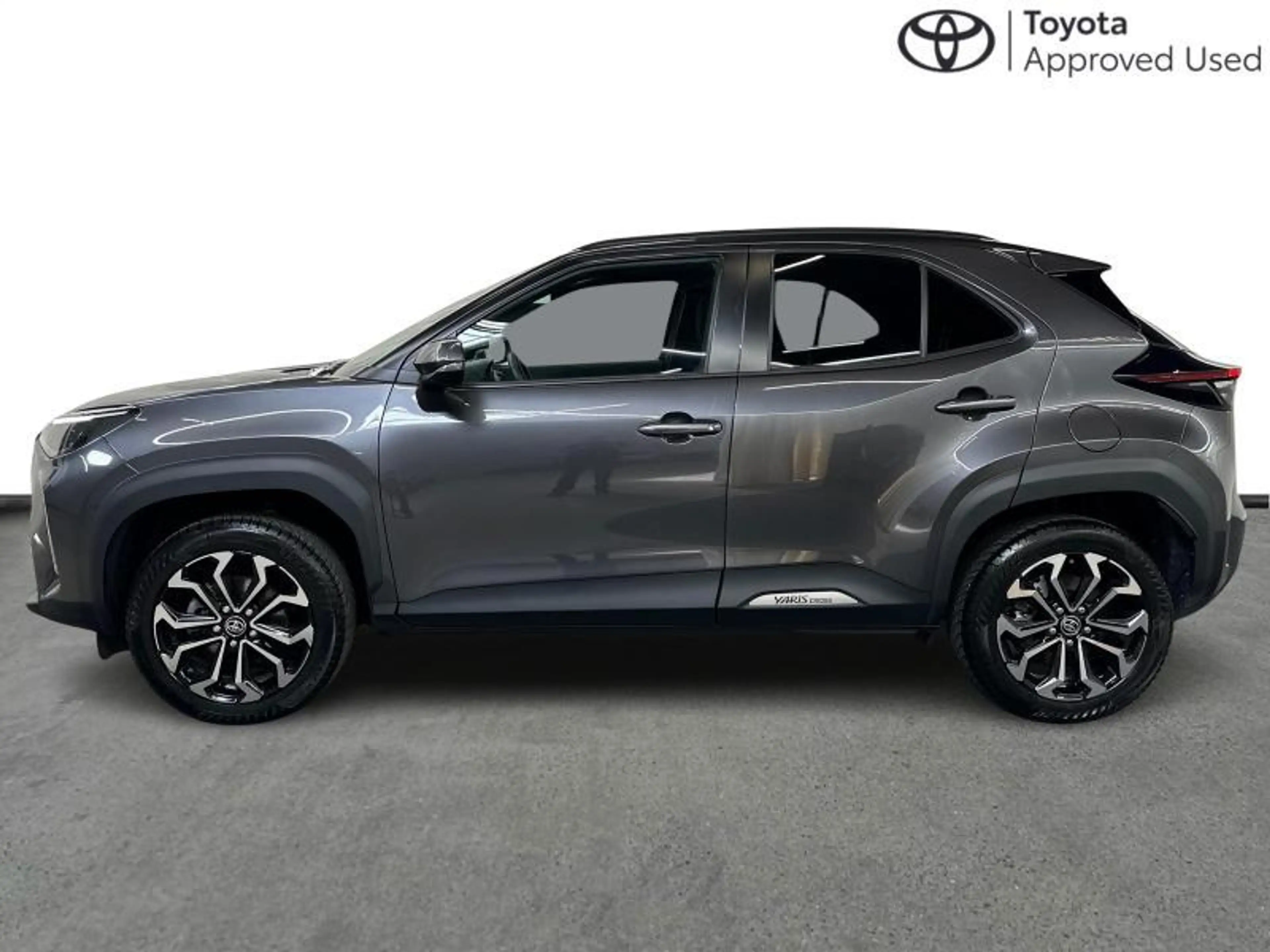Toyota Yaris Cross 116hp HEV Executive | winter pack — photo 3
