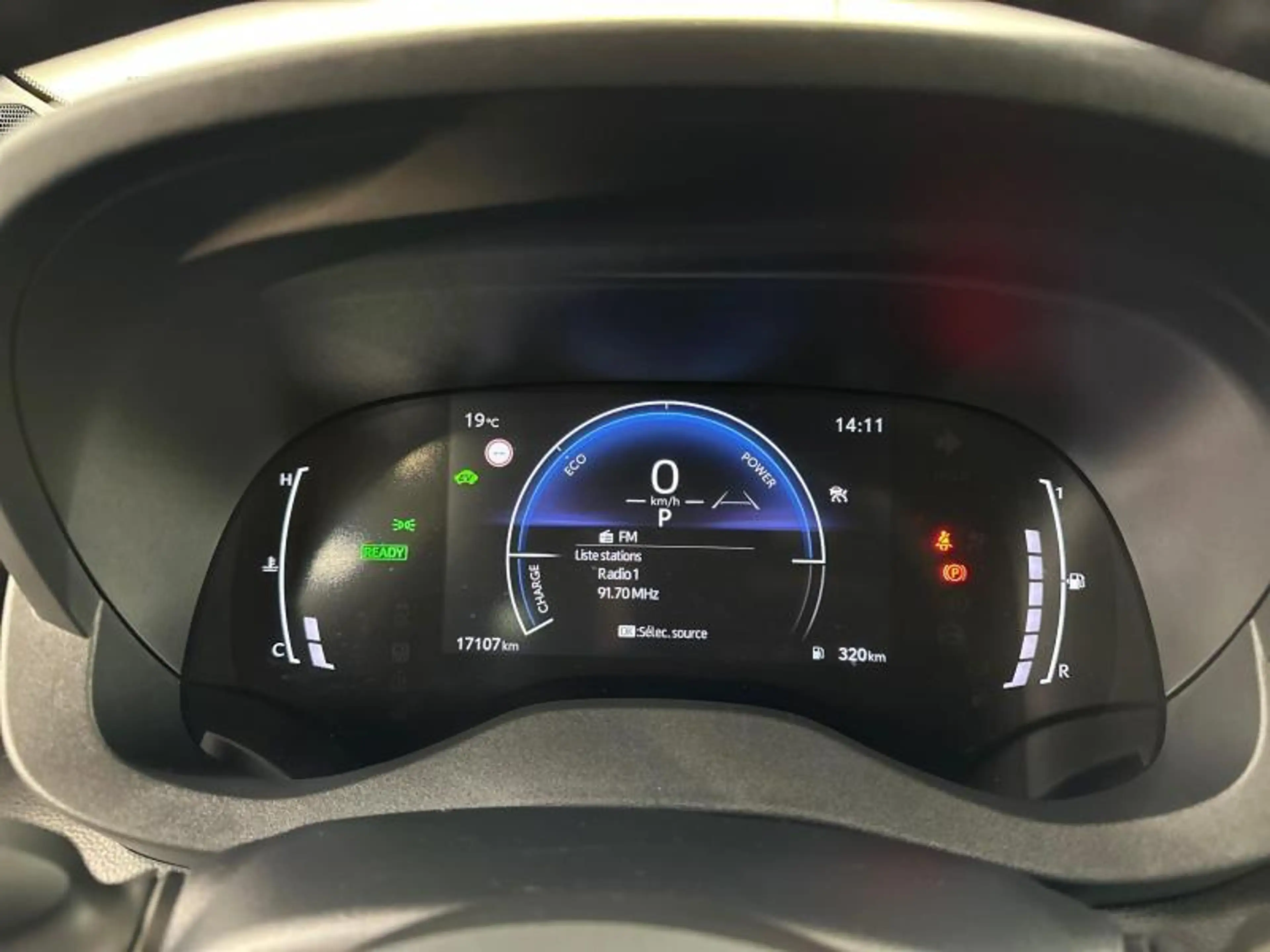 Toyota Yaris Cross 116hp HEV Executive | winter pack — photo 12