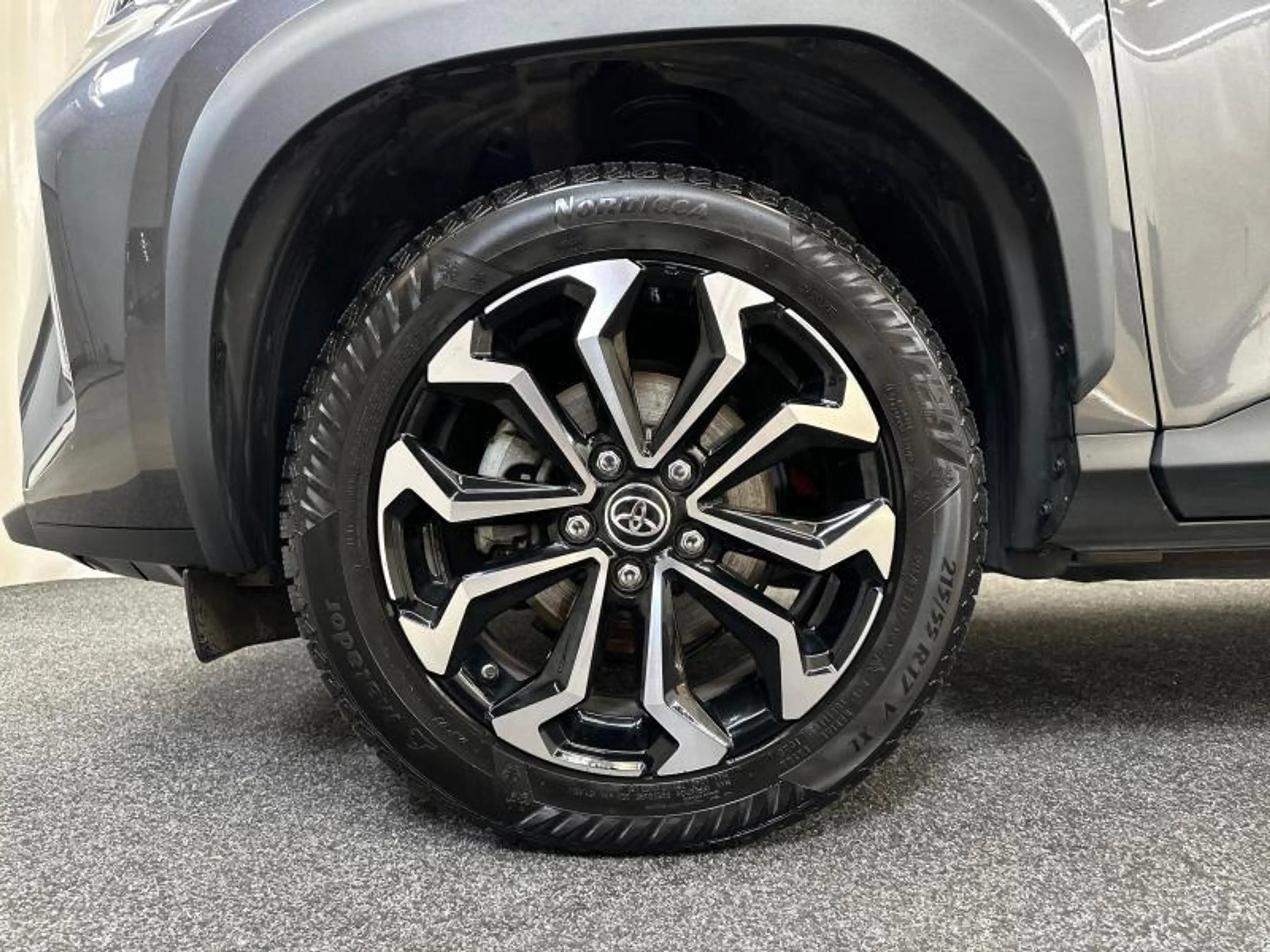 Toyota Yaris Cross 116hp HEV Executive | winter pack — photo 13