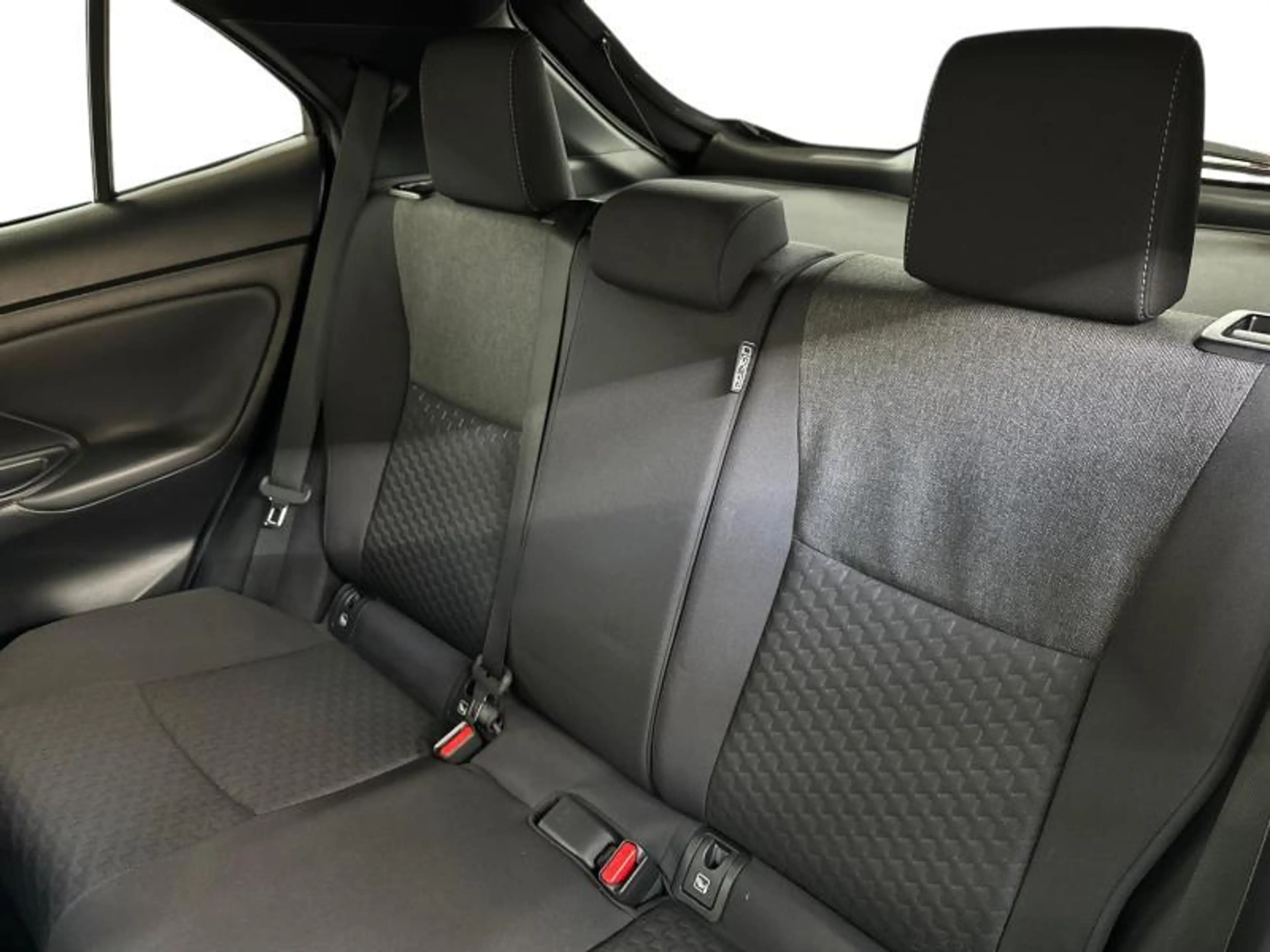 Toyota Yaris Cross 116hp HEV Executive | winter pack — photo 10