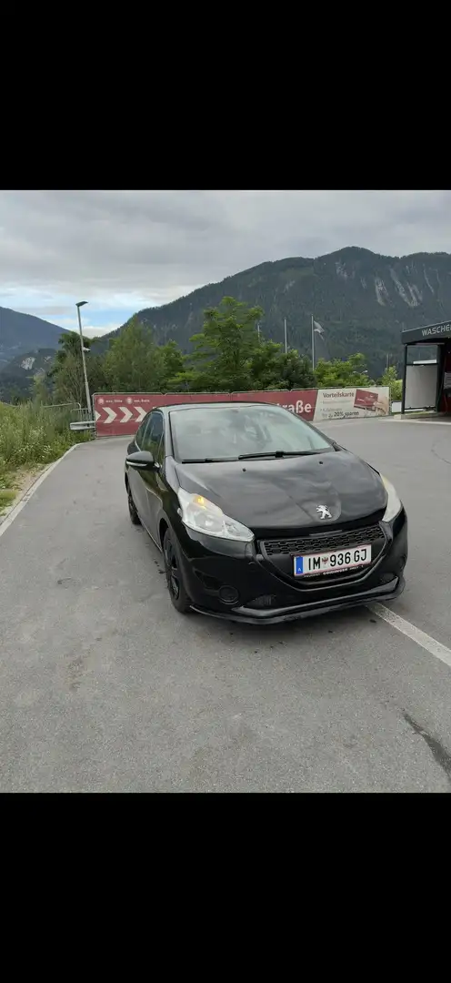 Peugeot 208 Access Schwarz - 2