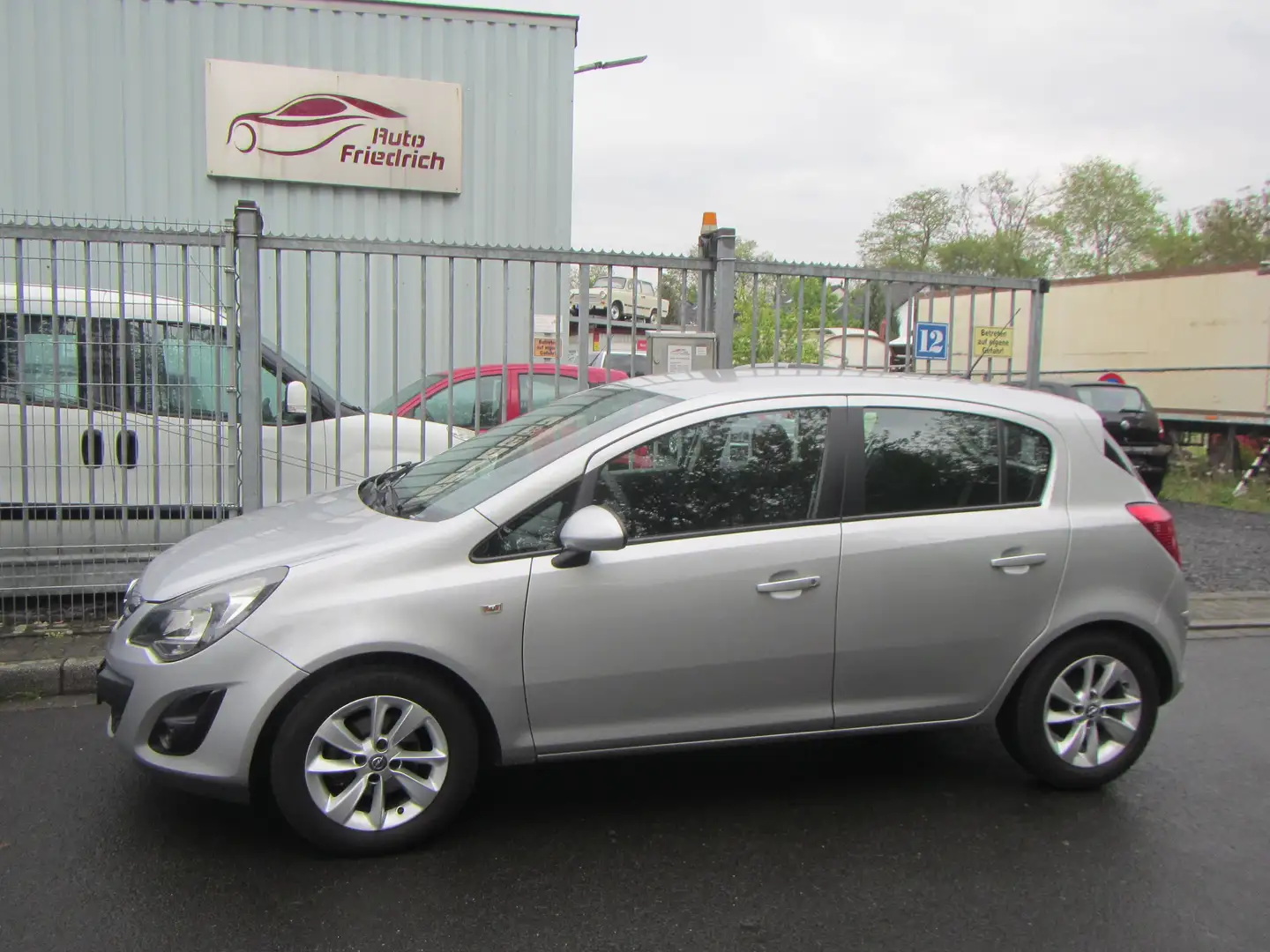 Opel Corsa Edition 1.2 aus 2. Hand, 4-türig Szürke - 1