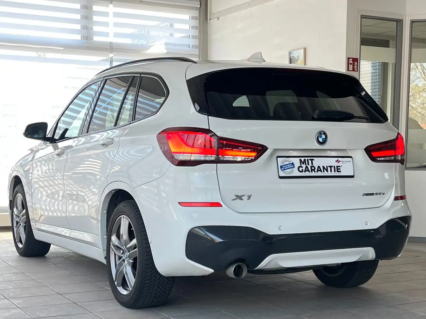 BMW X1 xDrive 25e Aut. M Sport Leder NAVI Unfallfrei Wit - 2