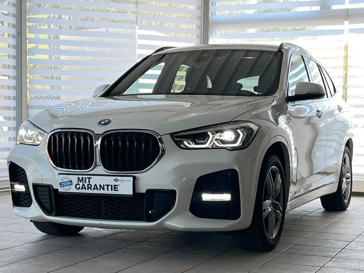 BMW X1 xDrive 25e Aut. M Sport Leder NAVI Unfallfrei Blanc - 1