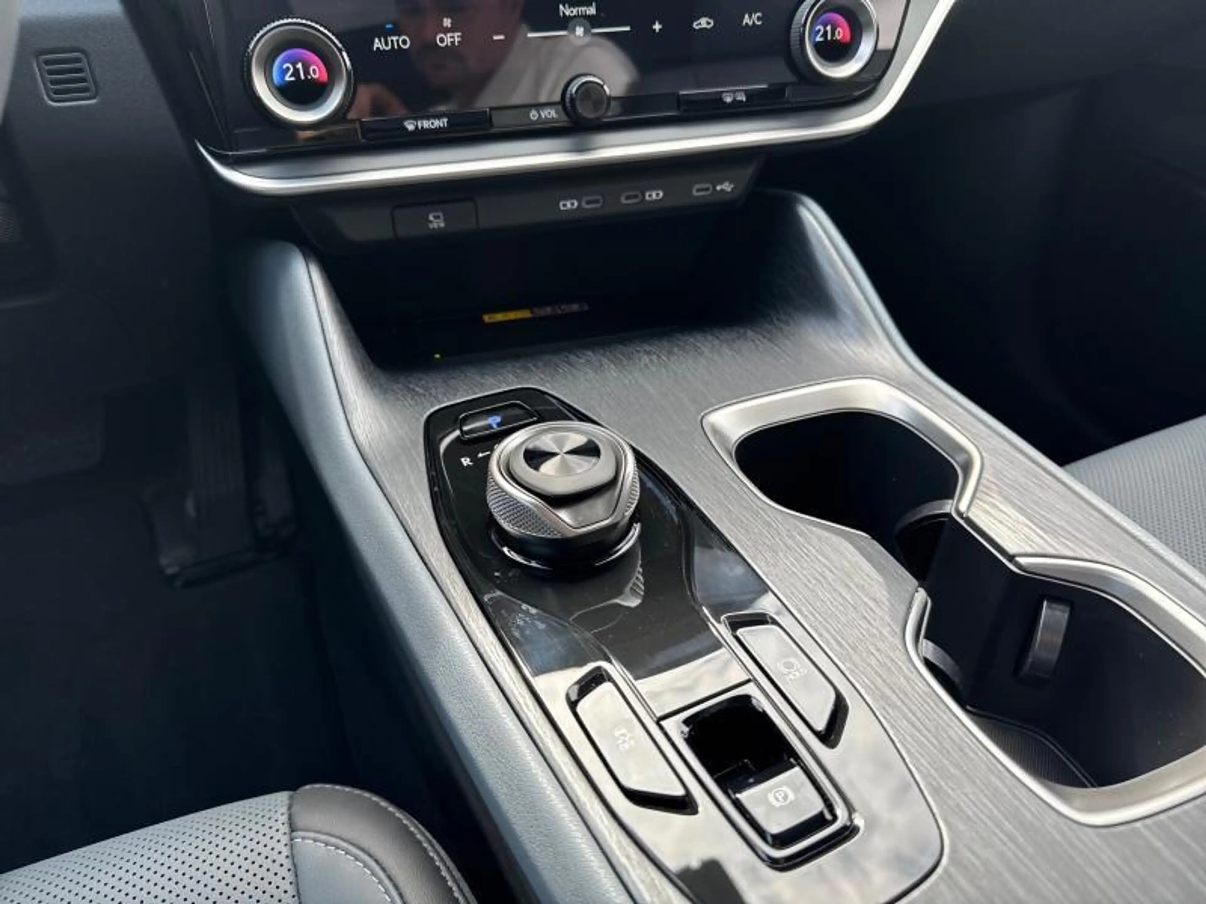Lexus RZ Executive Line — photo 17