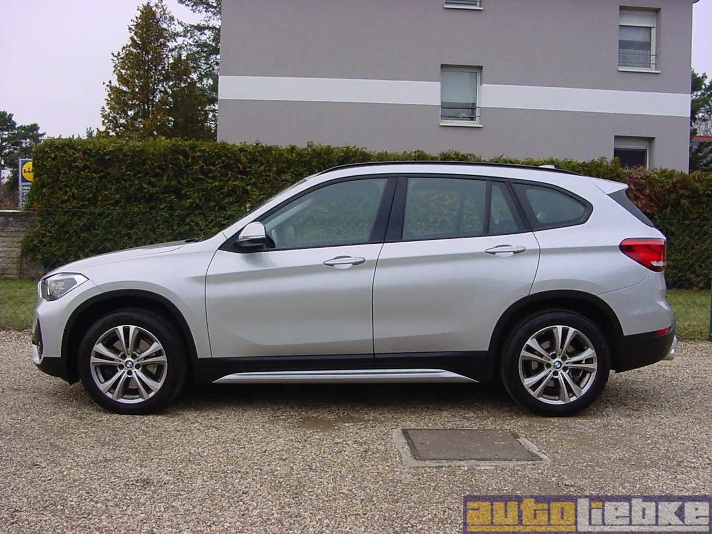 BMW X1 X1 xDrive20i SPORT-L. AUT,LED,NAVI,SHZ,PDC,AHK,DWA Argent - 2
