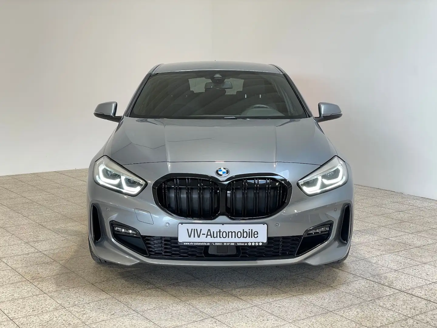 BMW 118 i M Sport M Sport M Paket *HarmanKardon*R-CAM Grau - 2