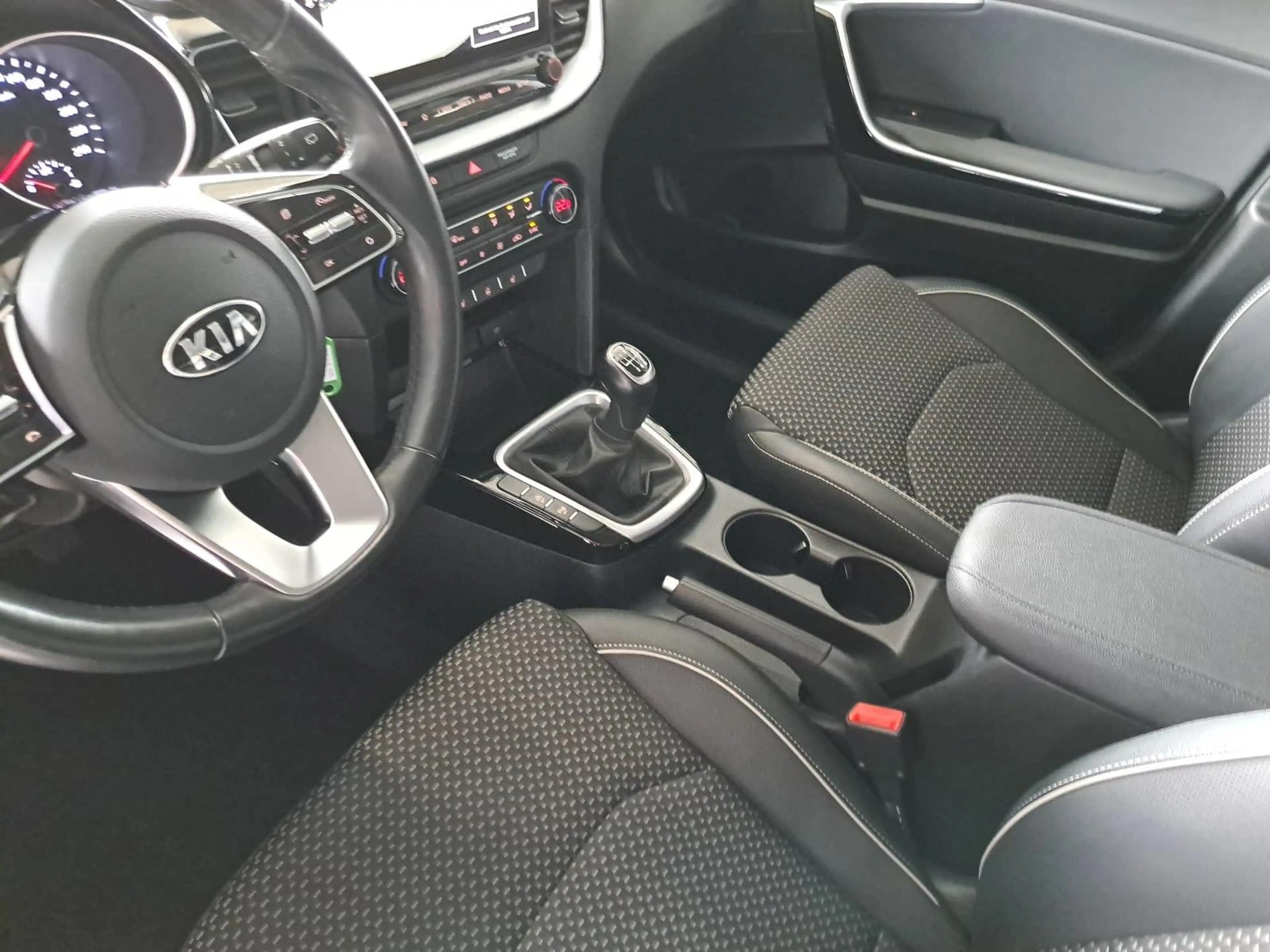 Kia XCeed XCEED 1.4 T-GDI JBL SOUND EDITION NAVI LED — photo 13