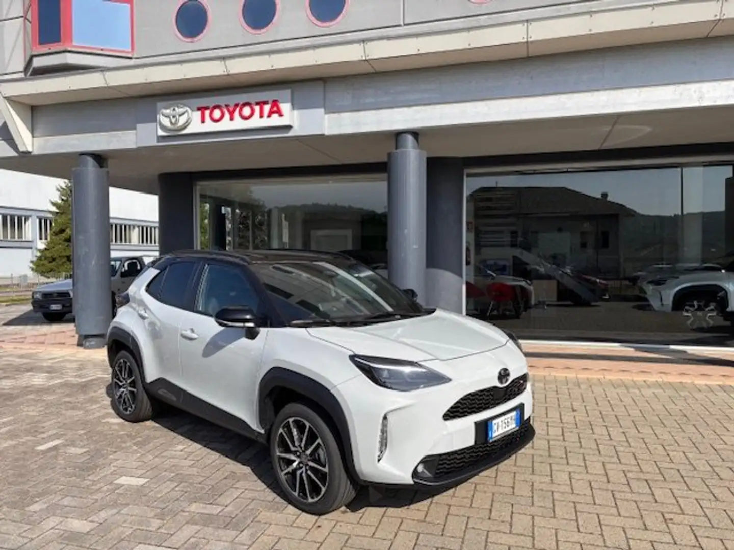 Toyota Yaris Cross 1.5 Hybrid 130CV GR Sport Grigio - 1