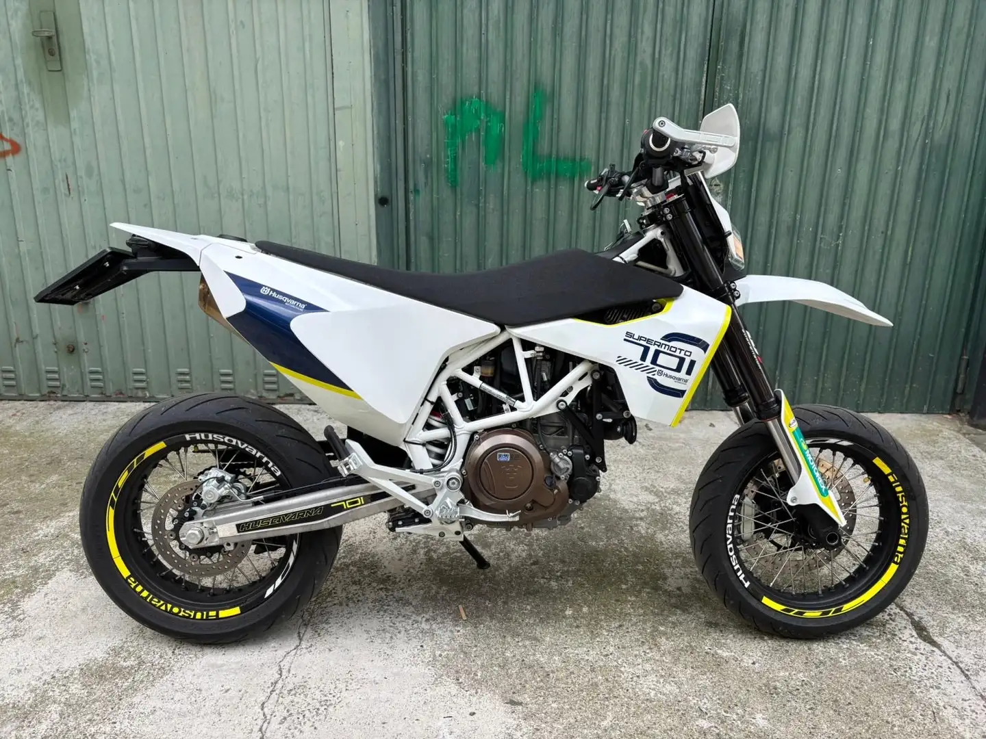 Husqvarna 701 Supermoto depotenziata - 1