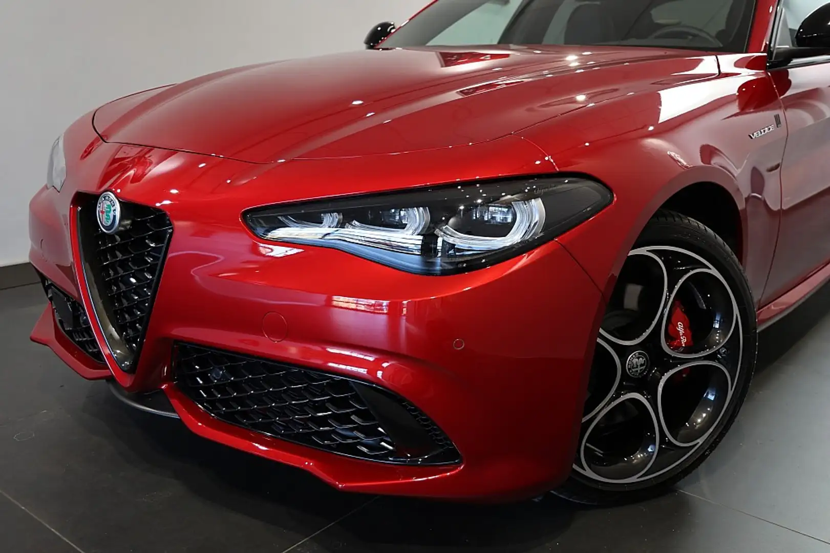 Alfa Romeo Giulia 2.0 16V 280 AT8 Q4 Veloce MY24 Rot - 2