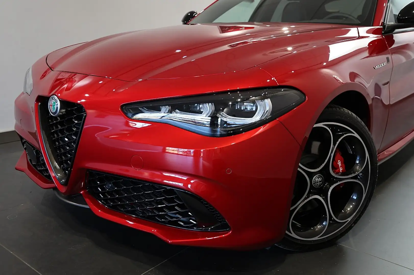 Alfa Romeo Giulia 2.0 16V 280 AT8 Q4 Veloce MY24 Rouge - 2