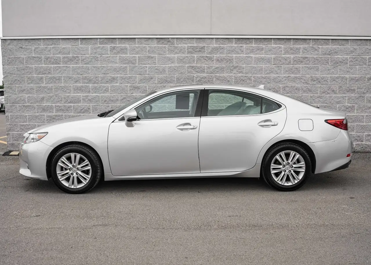 Lexus ES снимка Lexus ES