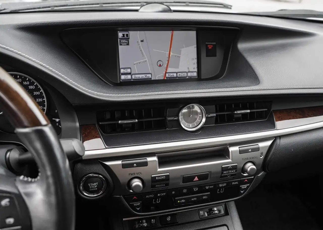 Lexus ES снимка Lexus ES