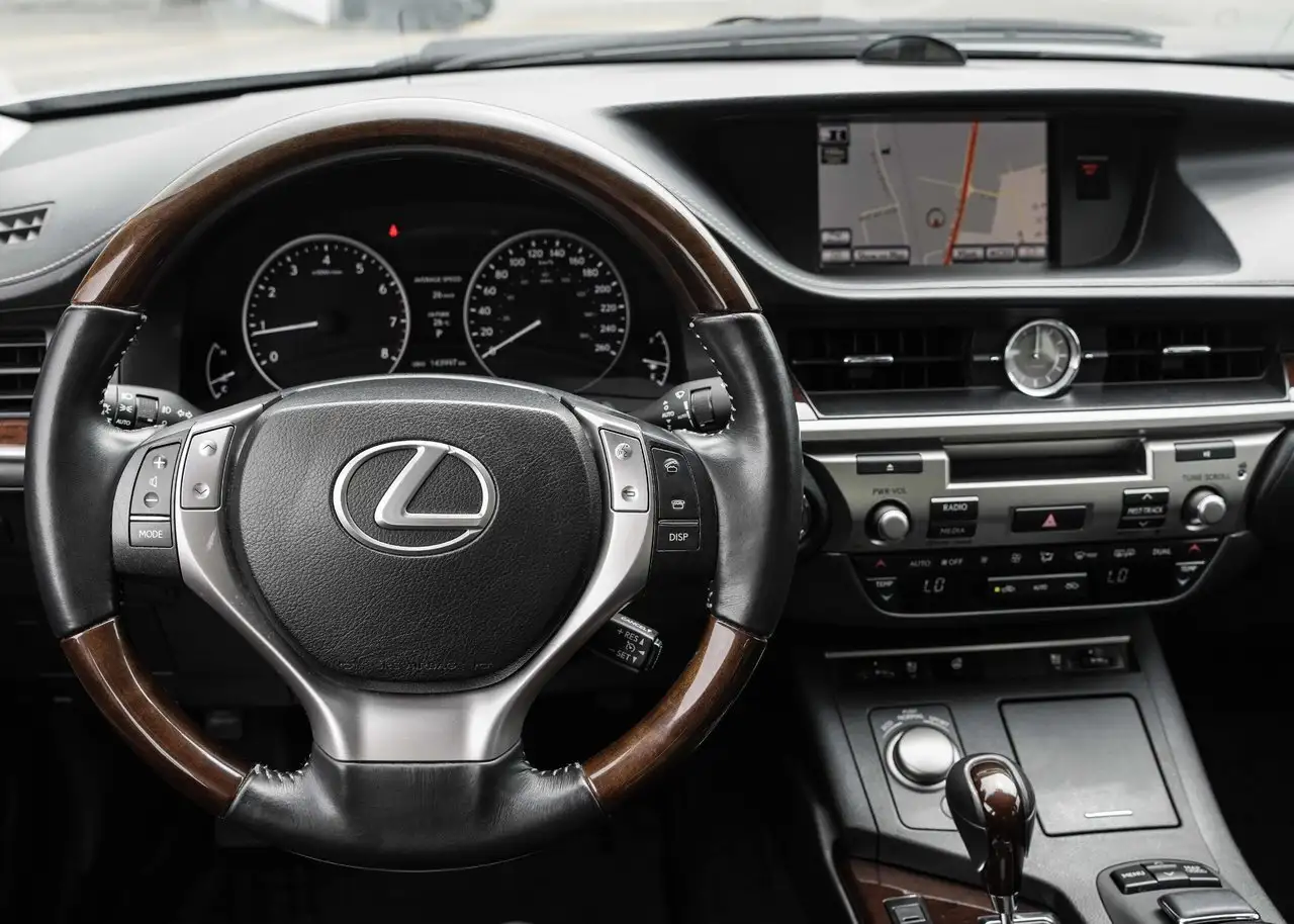 Lexus ES снимка Lexus ES