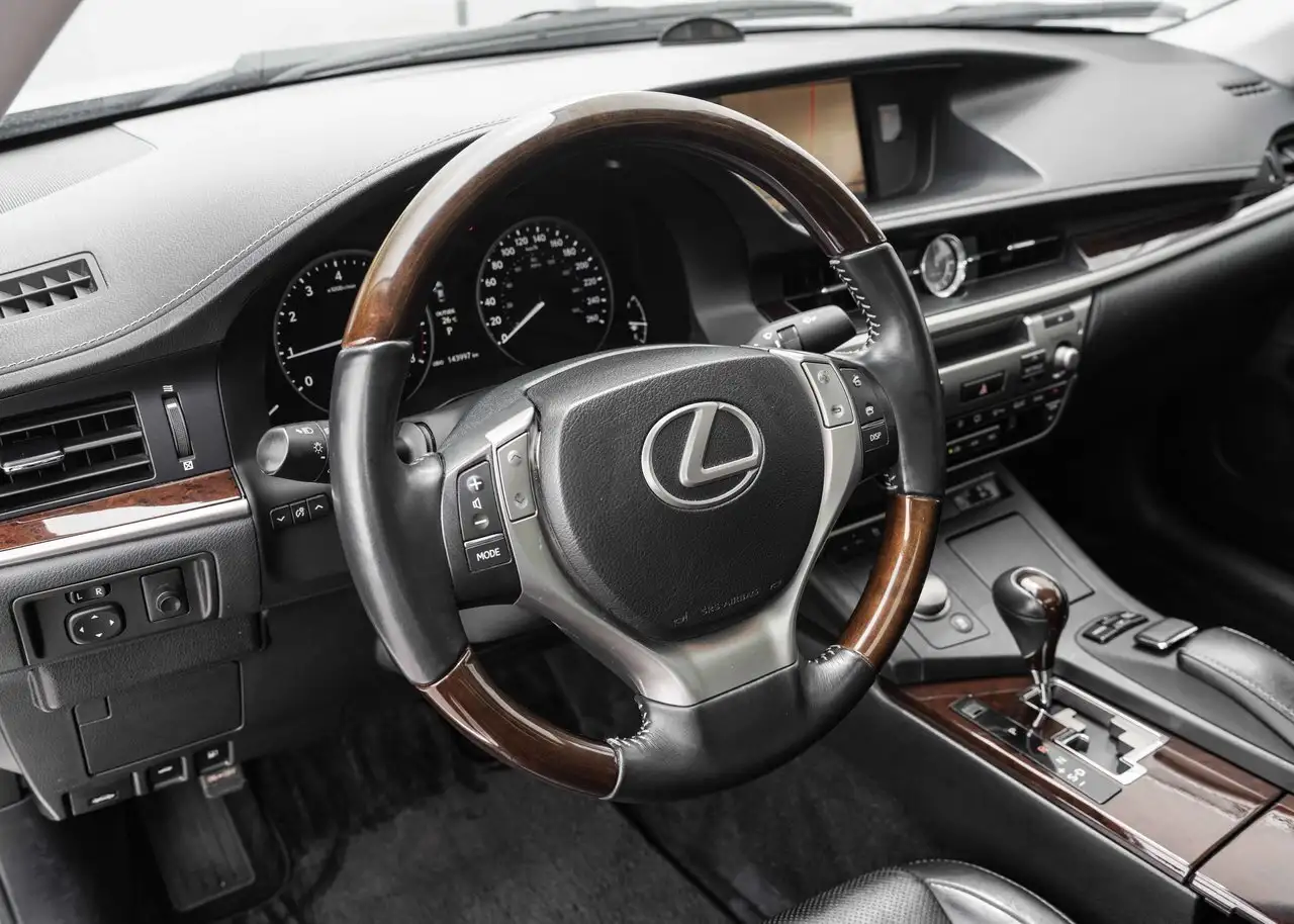 Lexus ES снимка Lexus ES