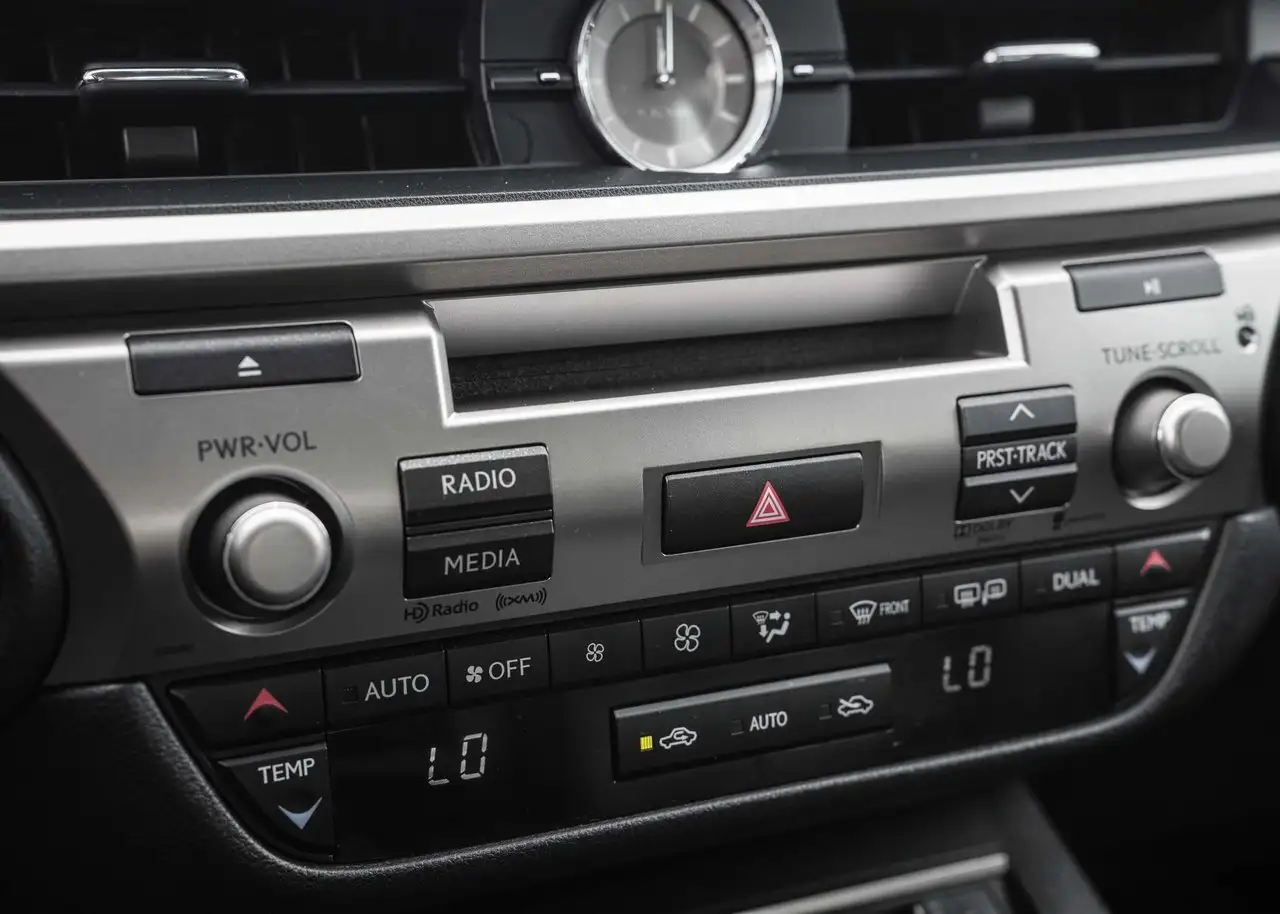 Lexus ES снимка Lexus ES