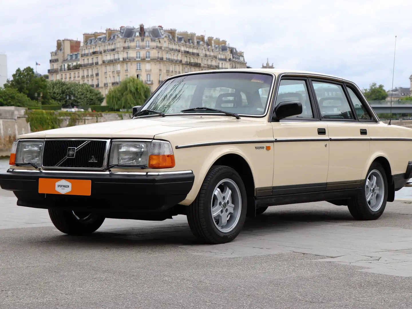 Volvo 240 GL Bej - 1
