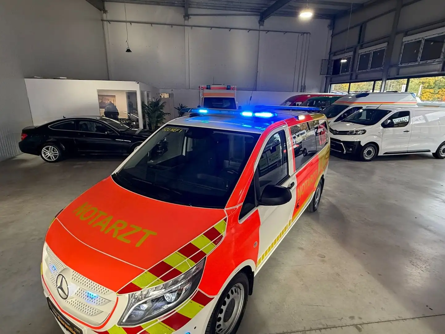 Mercedes-Benz Vito Tourer 119 CDI Pro 4MATIC*NEF*NOTARZT*4X4 Weiß - 2