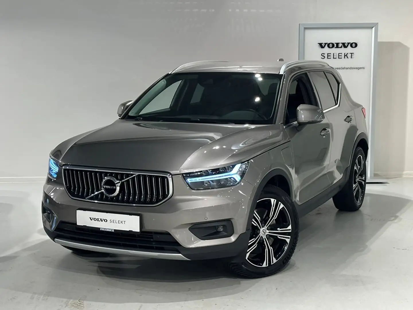 Volvo XC40 T4 Recharge Inscription Grijs - 1