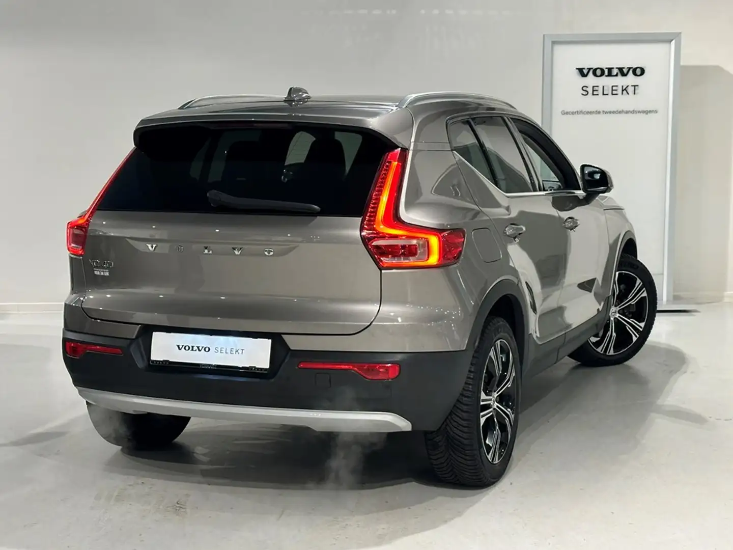 Volvo XC40 T4 Recharge Inscription Grijs - 2