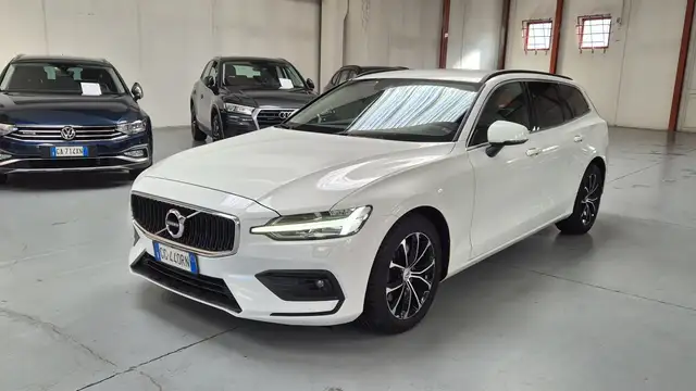 Volvo V60 2.0 b4 197CV MOM. PRO -CAR PLAY-KAMERA-VETRI SCURI