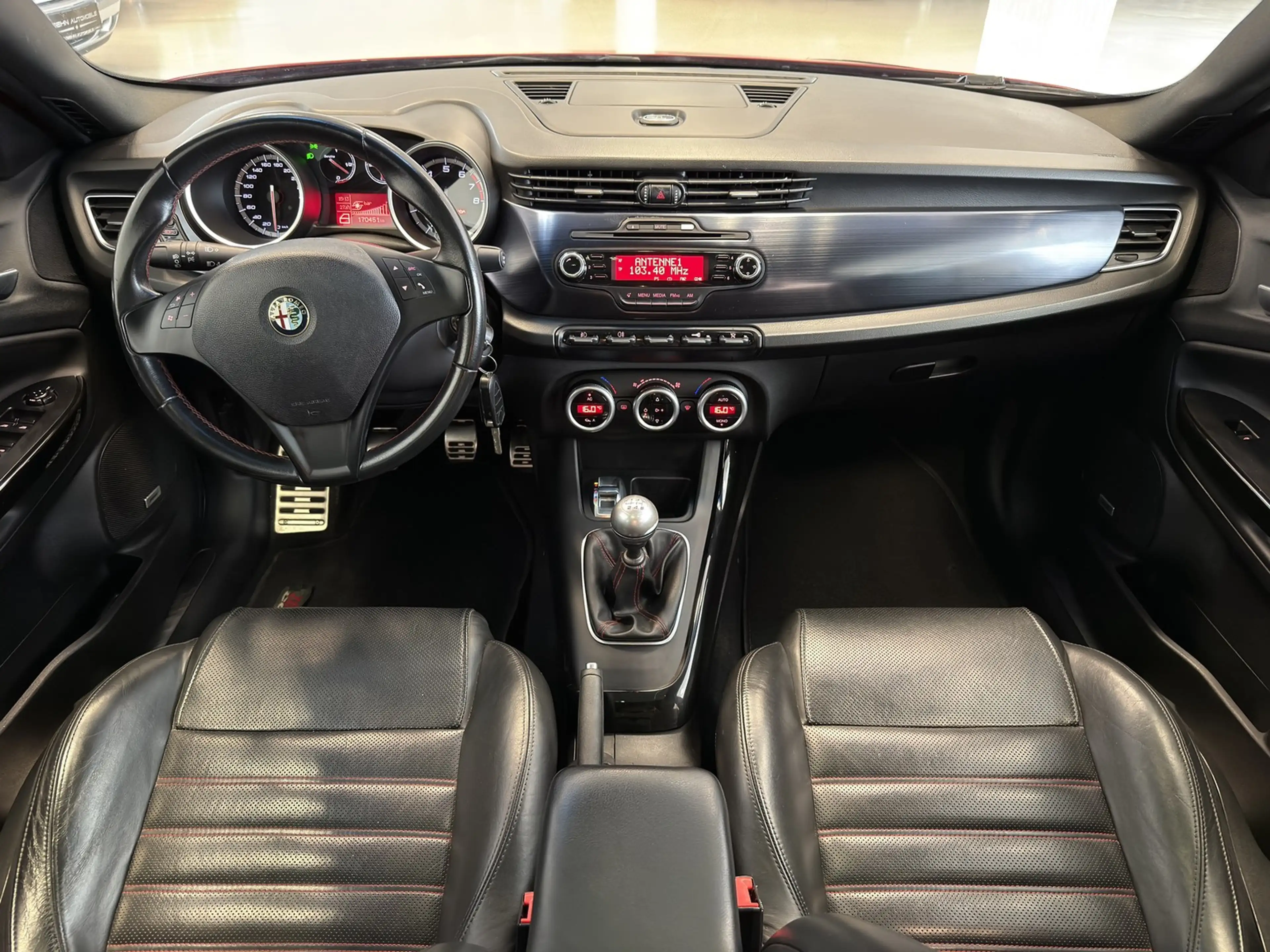 Alfa Romeo Giulietta 1.8 TBI 16V Quadrifoglio Verde Leder Xenon — photo 7