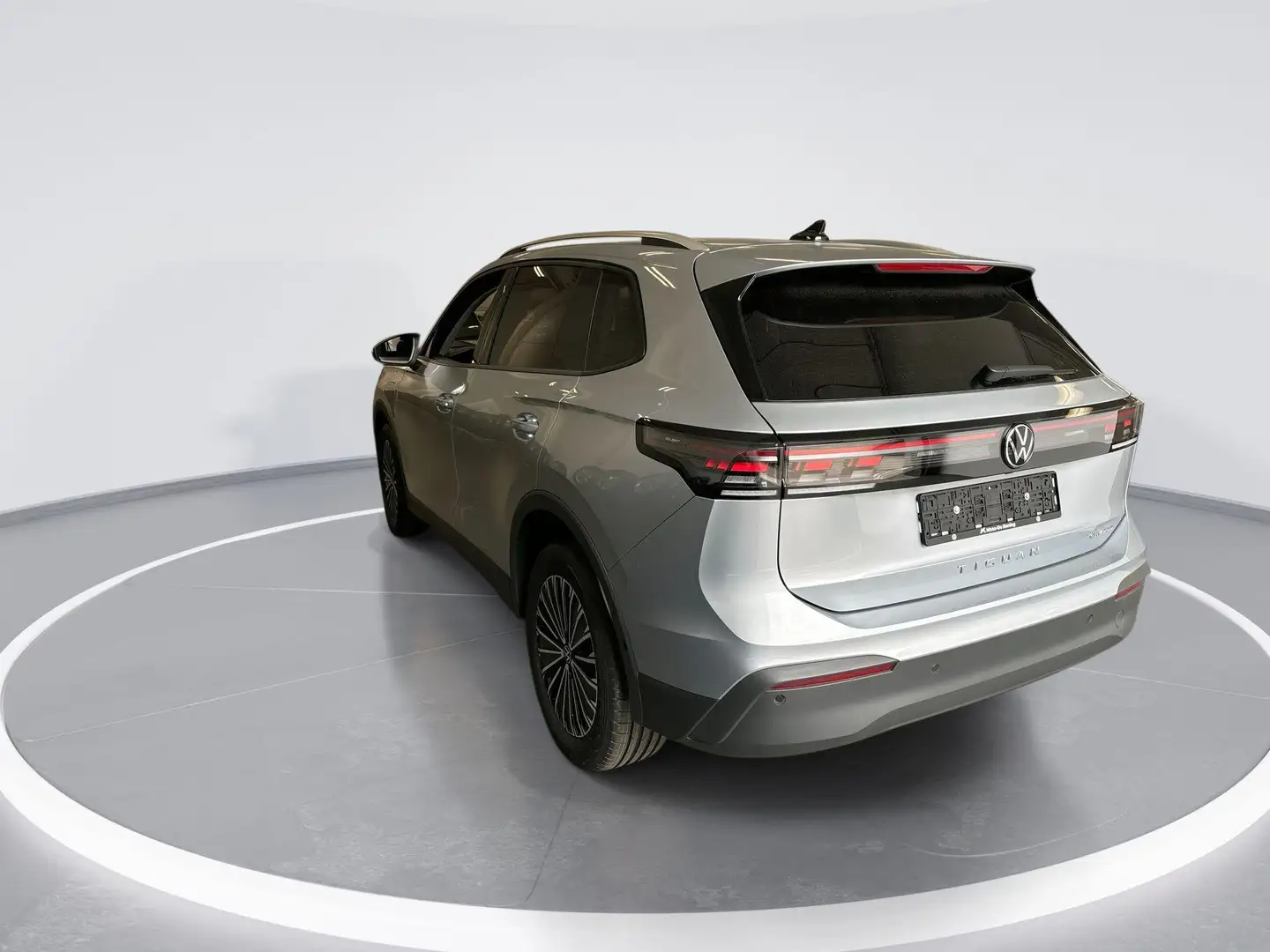Volkswagen Tiguan 1.5 204pk DSG eHybrid Life Edition · Camera · Appl Zilver - 2