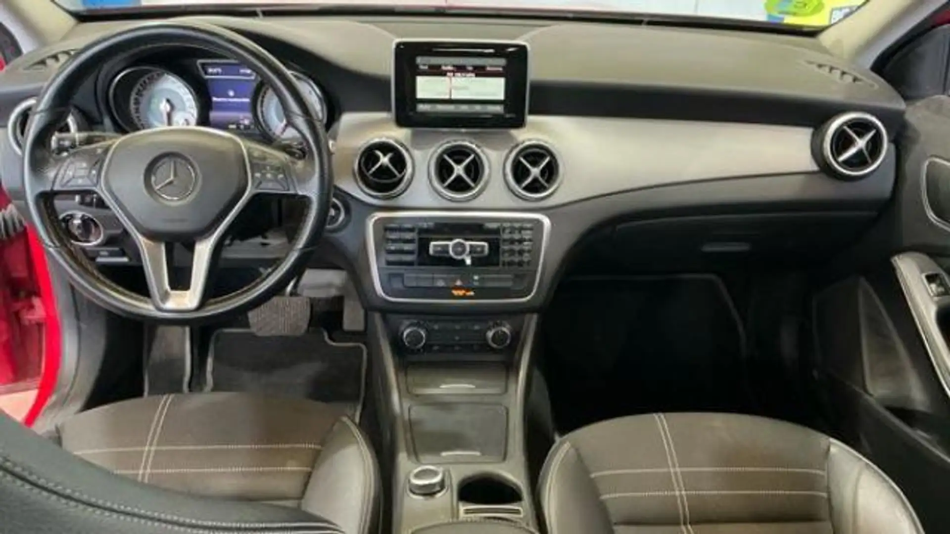 Mercedes-Benz GLA 200 200d 7G-DCT Rouge - 2