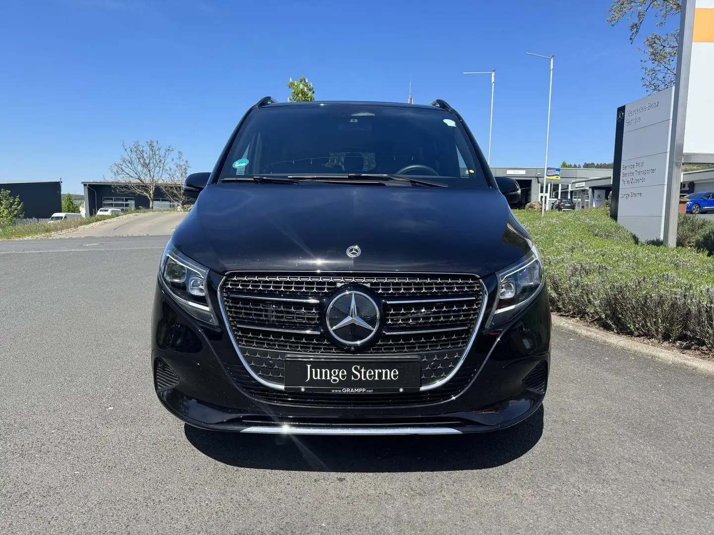 Mercedes-Benz V 300 AVANTGARDE Standheizung*7-Sitze*AHK*360°* Schwarz - 2