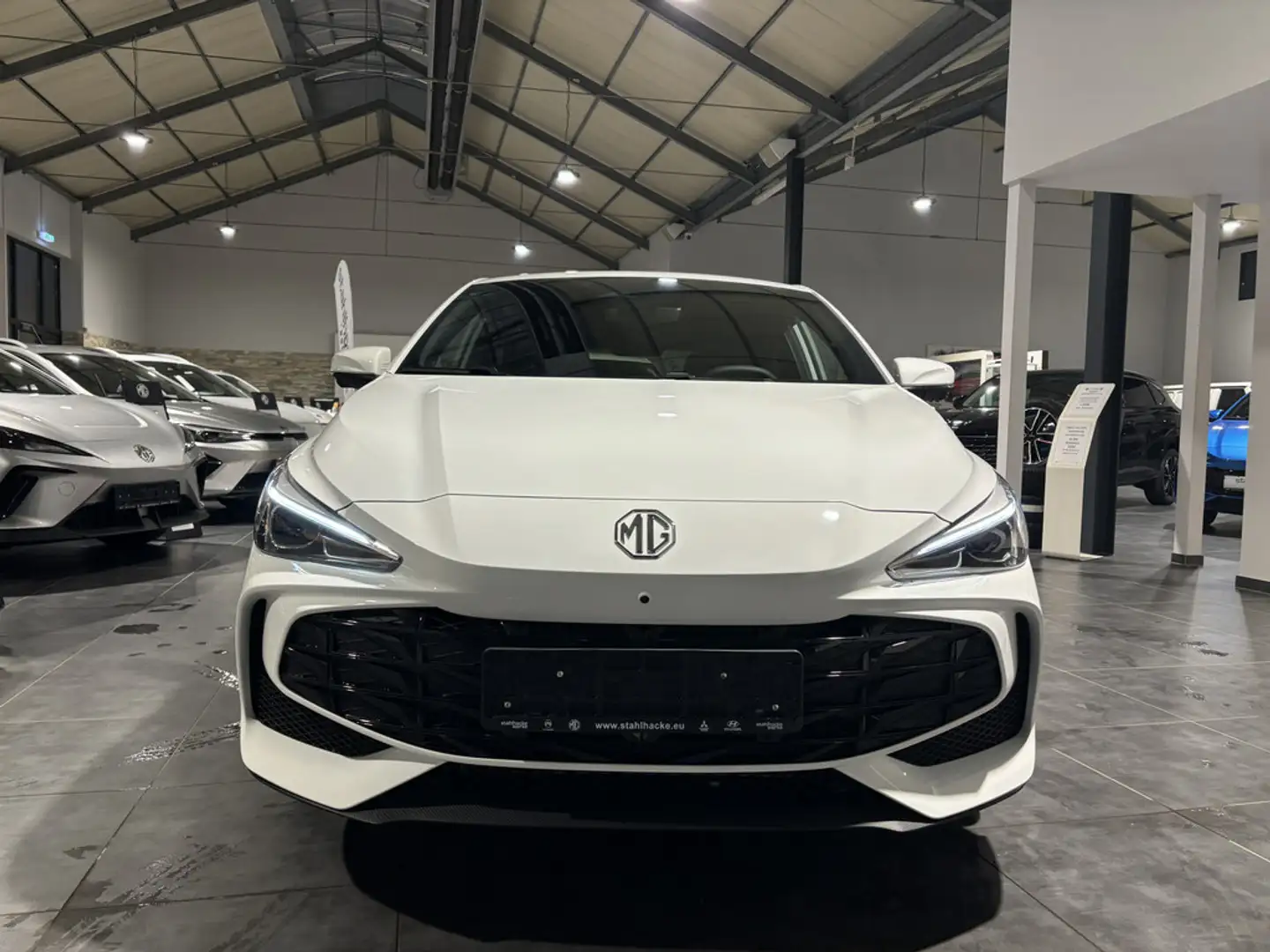 MG MG3 Hybrid+ LUXURY I Automatik I 195 PS Weiß - 2