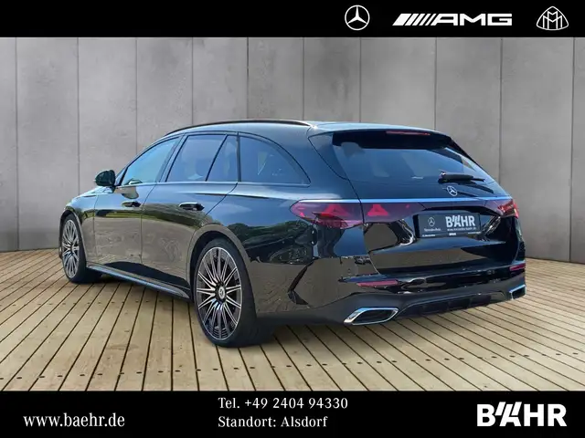 Mercedes-Benz 220 view 3
