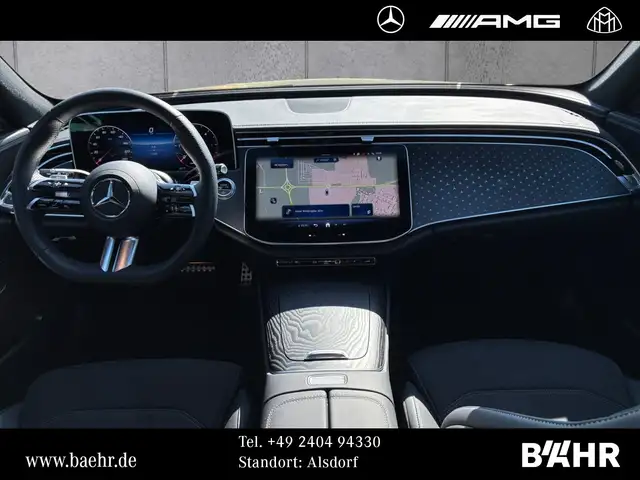Mercedes-Benz 220 view 4