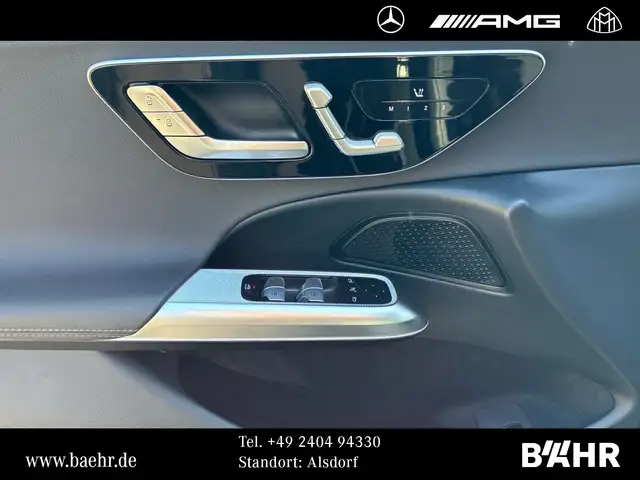 Mercedes-Benz 220 view 13