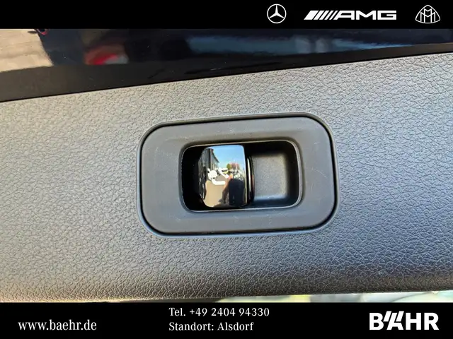 Mercedes-Benz 220 view 12