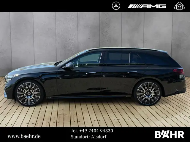 Mercedes-Benz 220 view 2