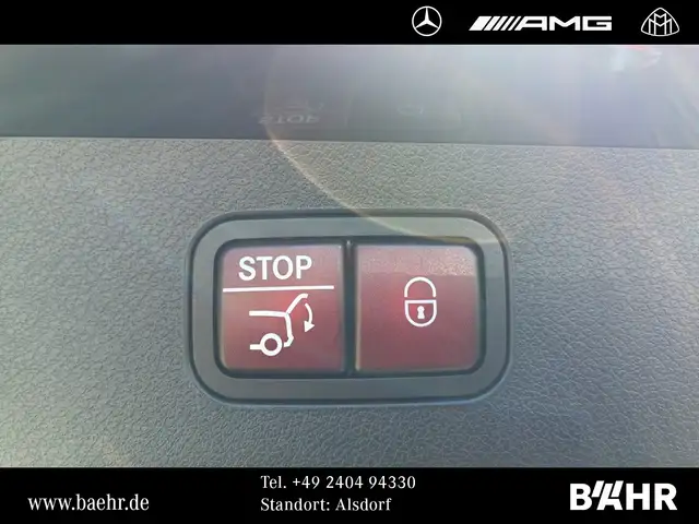 Mercedes-Benz 220 view 11
