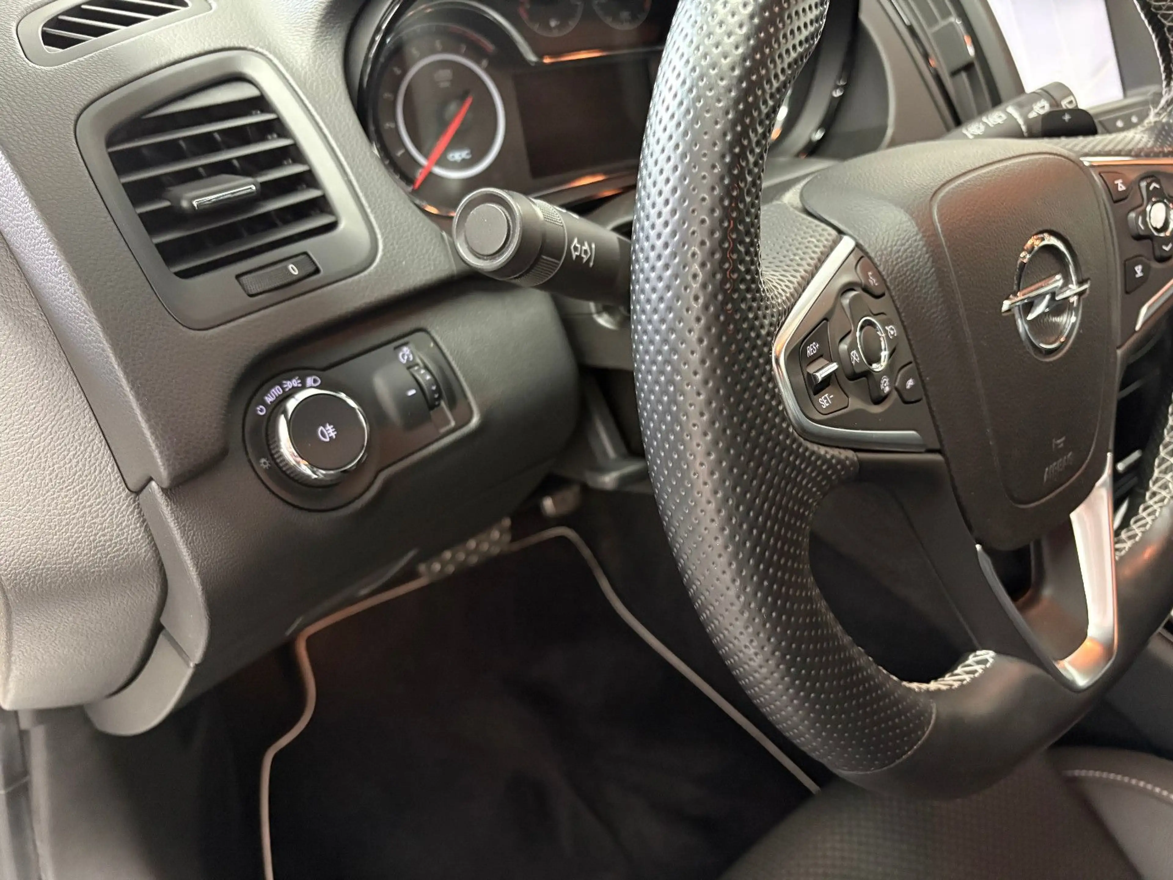 Opel Insignia A Sports Tourer OPC 4x4 1.Hand — photo 10