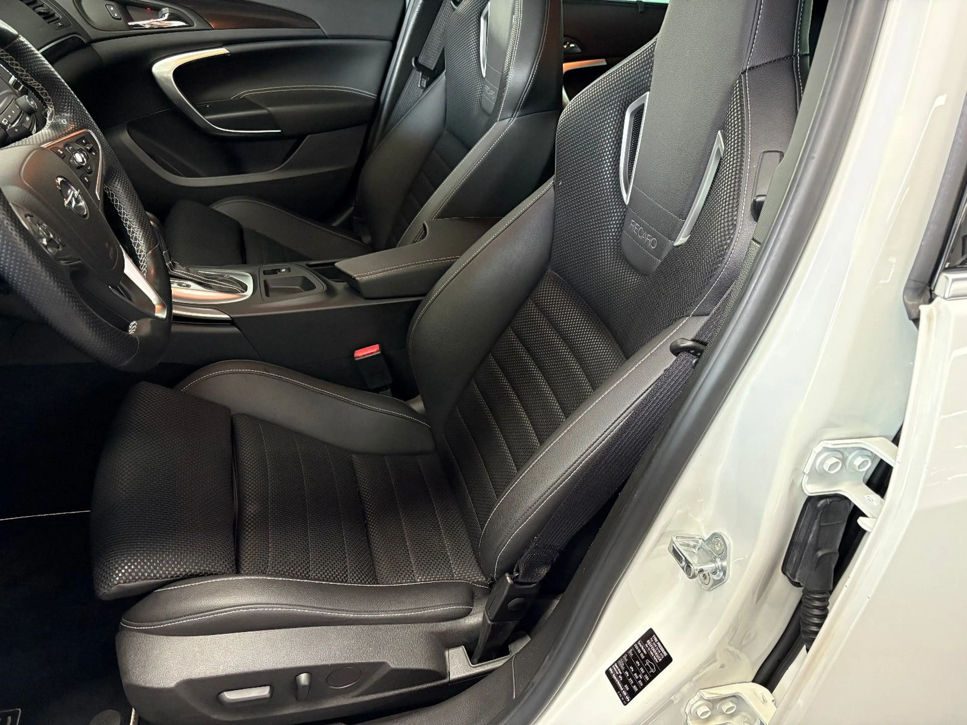 Opel Insignia A Sports Tourer OPC 4x4 1.Hand — photo 8