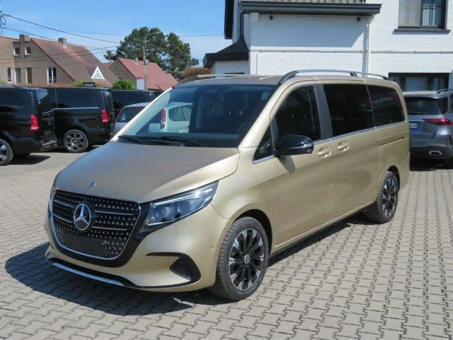 Mercedes-Benz V 250 Nieuw Model Goud - 1