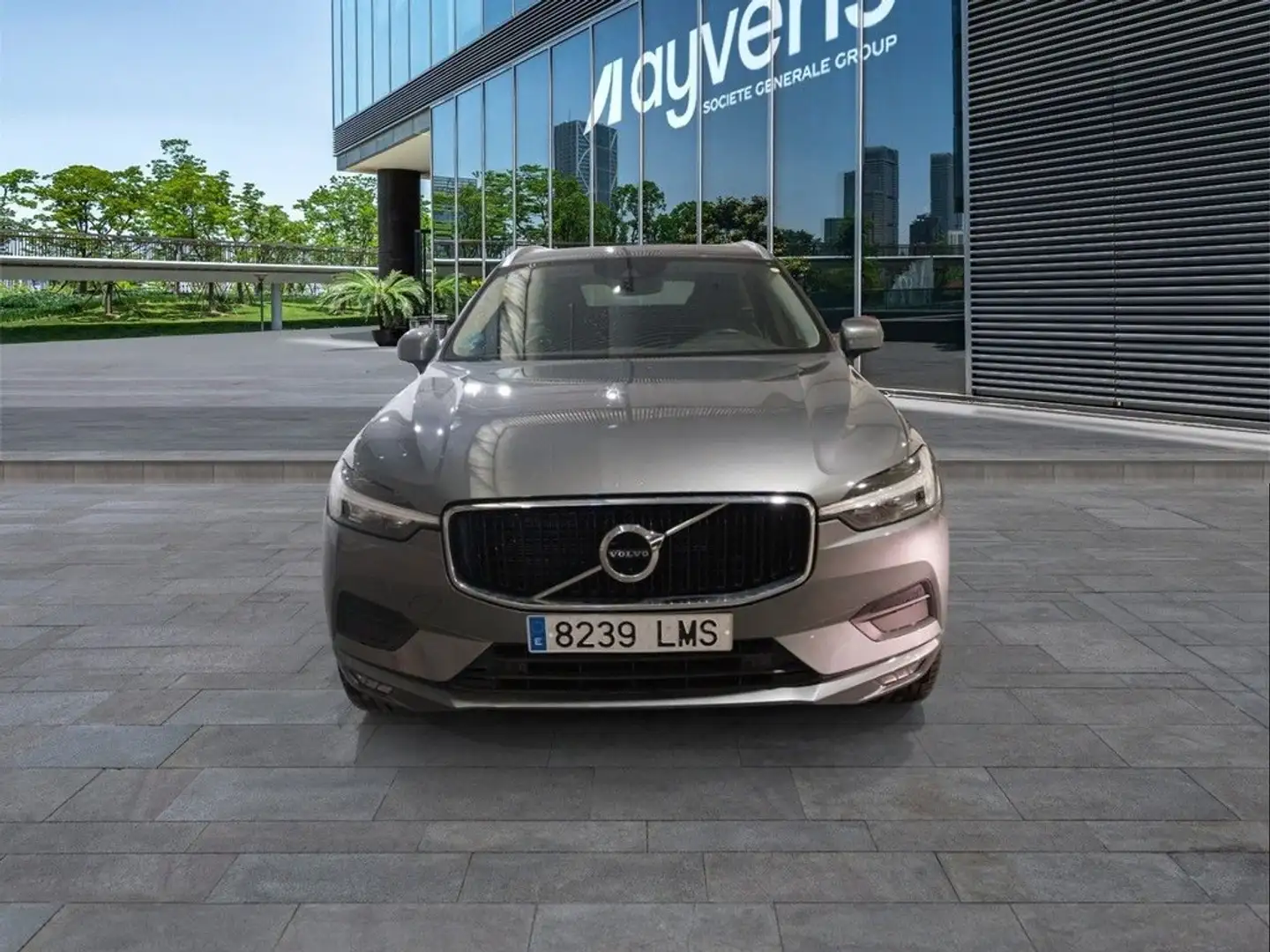 Volvo XC60 D4 Momemtum Pro Aut. Gris - 2