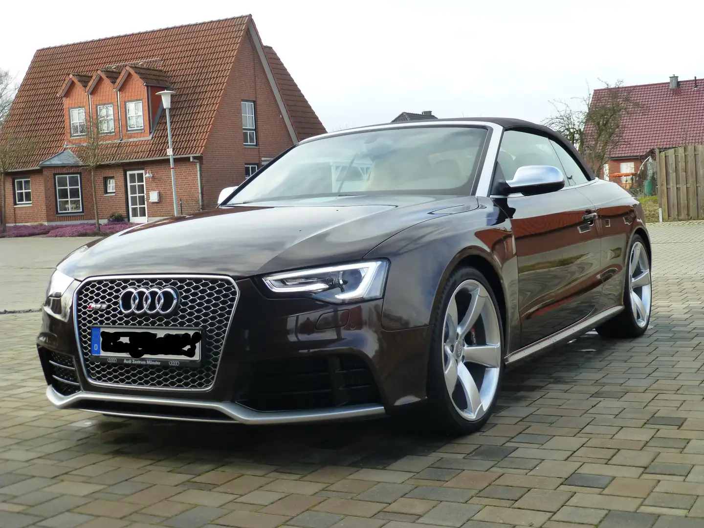 Audi RS5 RS5 Cabrio S tronic Bruin - 1
